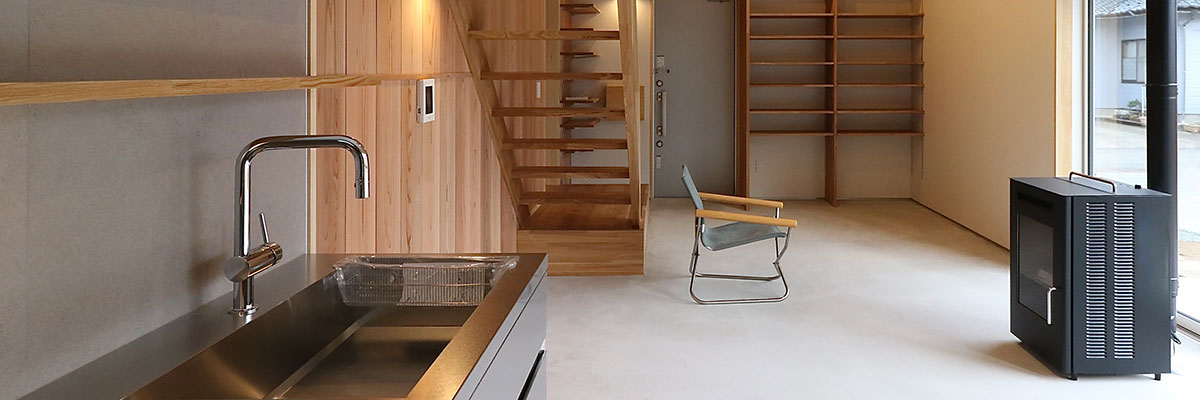 自然とつながる大きな土間のある普通の家 / DOMA